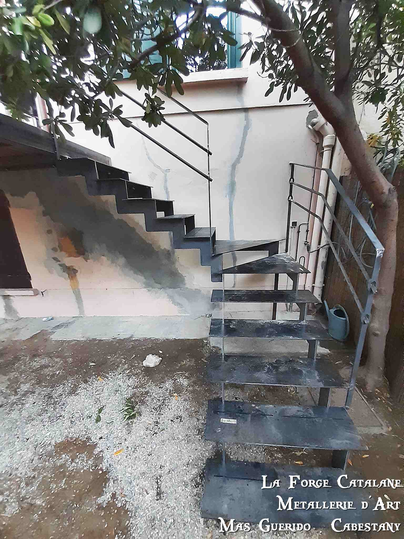 escalier exterieur double limons cremaillere forge catalane.jpg